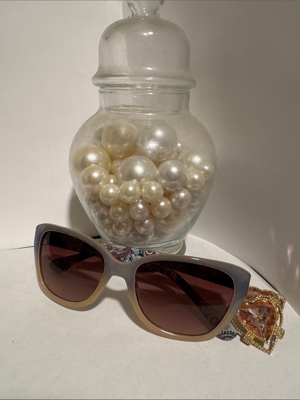 Stylish Two-Tone Women’s Sunglasses in Gray and Beige